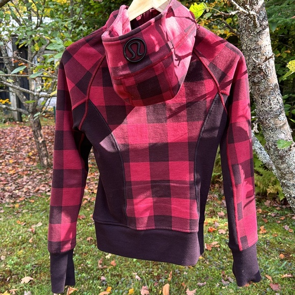 Lululemon Scuba Hoodie II
Mini Camp Check Printed Heathered Cranberry Black 2 - Picture 13 of 16
